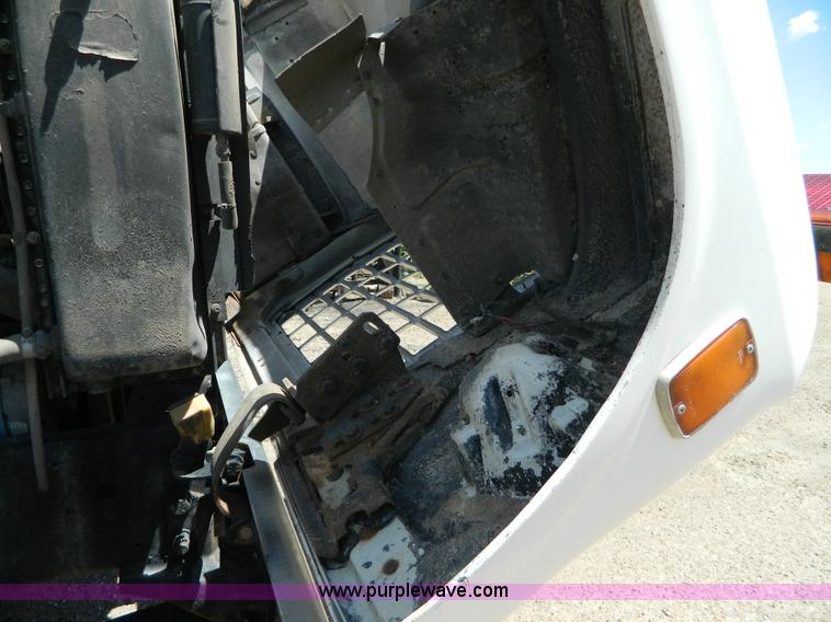 image for item G7918 1985 Ford 9000 truck