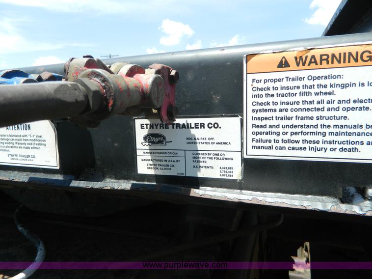 image for item G7918 1985 Ford 9000 truck