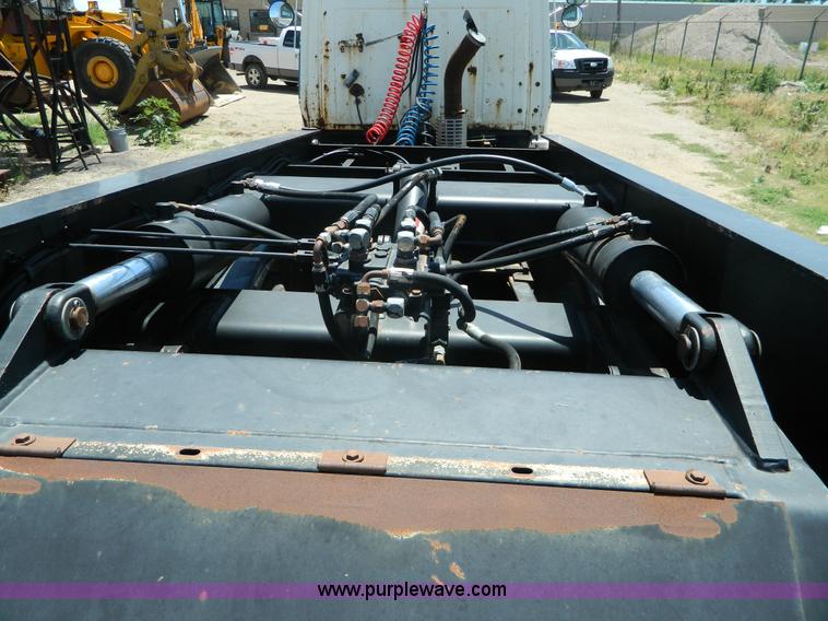 image for item G7919 1999 Etnyre Blackhawk 35 ton detachable trailer