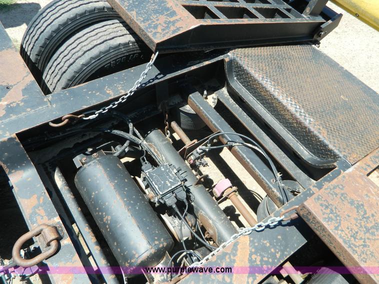 image for item G7919 1999 Etnyre Blackhawk 35 ton detachable trailer