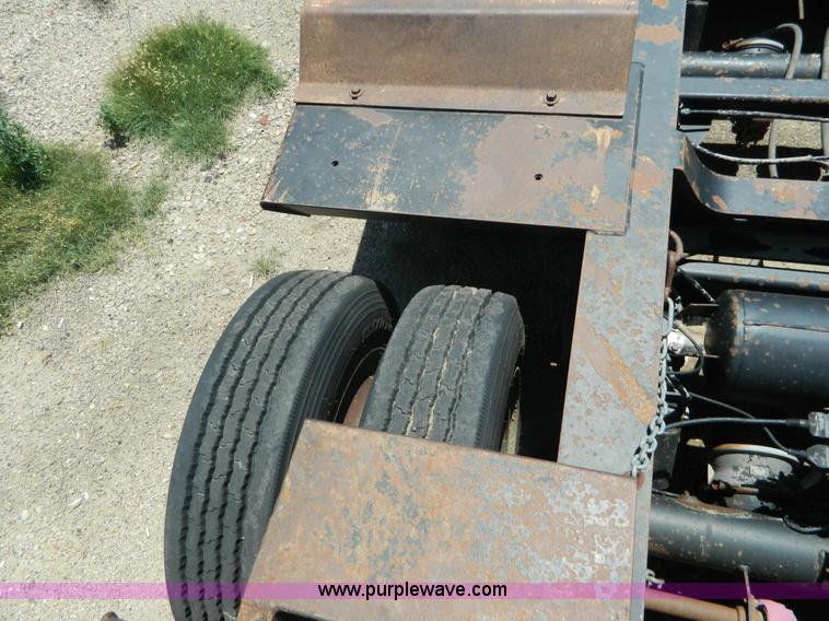 image for item G7919 1999 Etnyre Blackhawk 35 ton detachable trailer