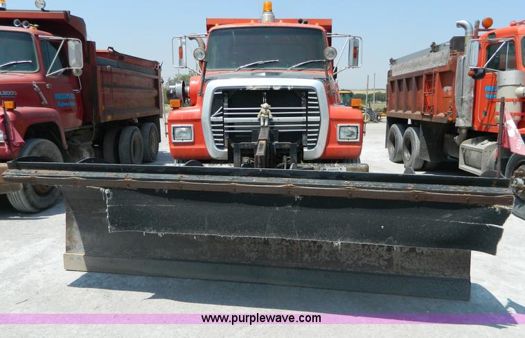 image for item G7928 1989 Ford L8000 dump truck