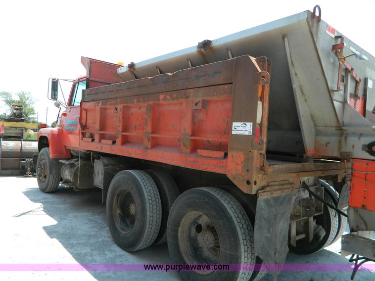 image for item G7928 1989 Ford L8000 dump truck