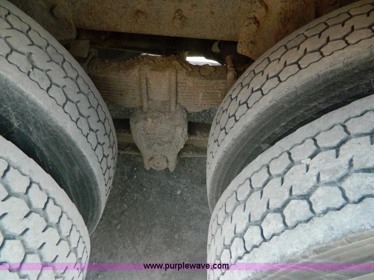 image for item G7928 1989 Ford L8000 dump truck