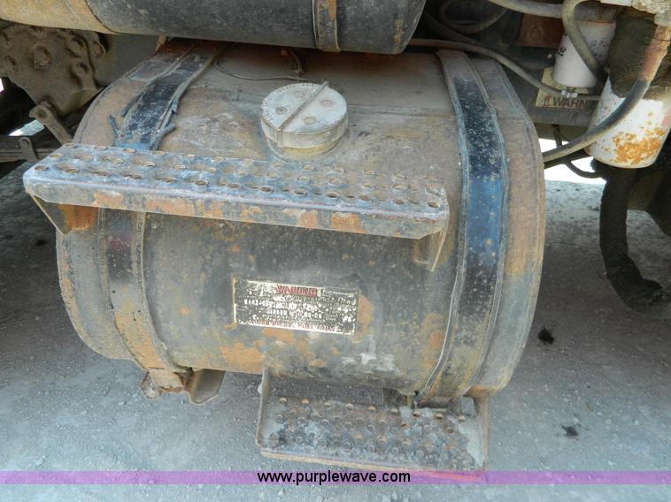 image for item G7928 1989 Ford L8000 dump truck