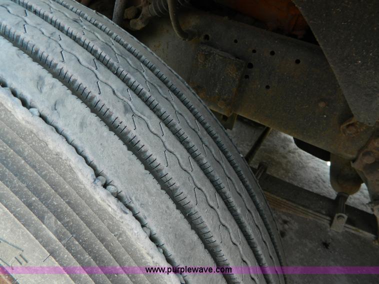 image for item G7928 1989 Ford L8000 dump truck