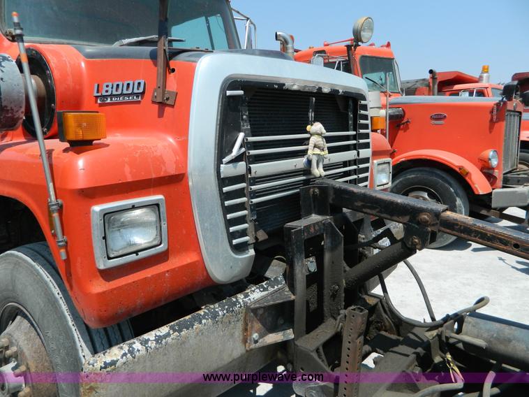 image for item G7928 1989 Ford L8000 dump truck