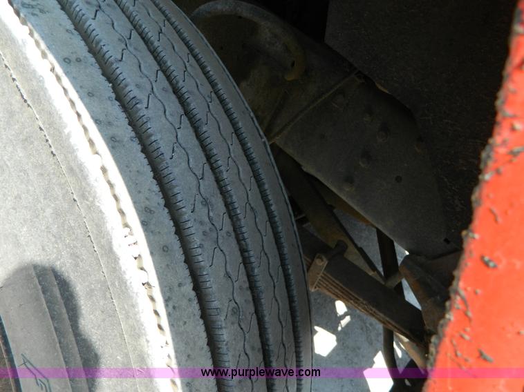 image for item G7928 1989 Ford L8000 dump truck