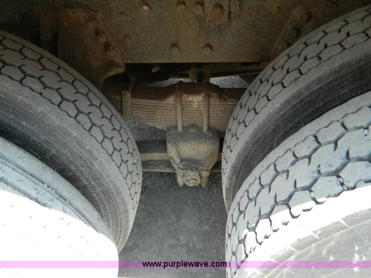 image for item G7928 1989 Ford L8000 dump truck