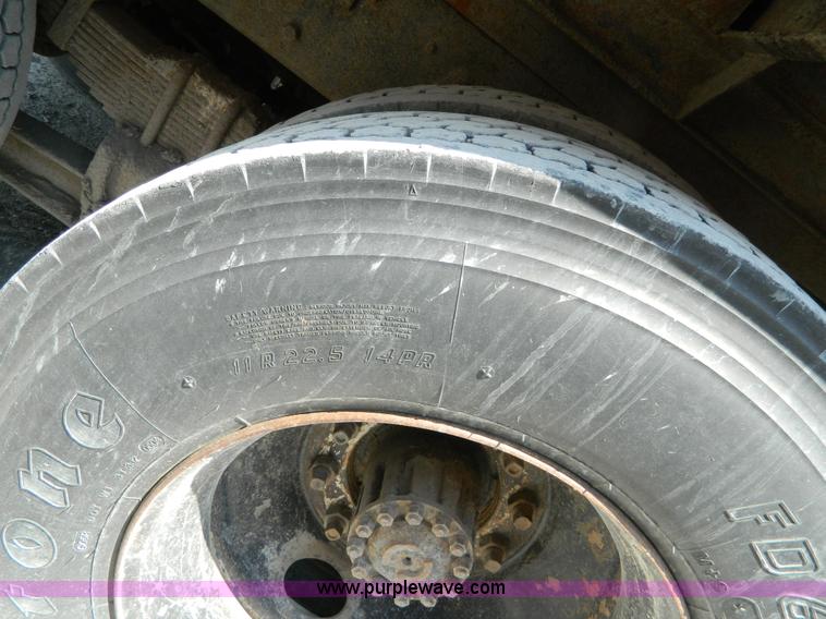 image for item G7928 1989 Ford L8000 dump truck