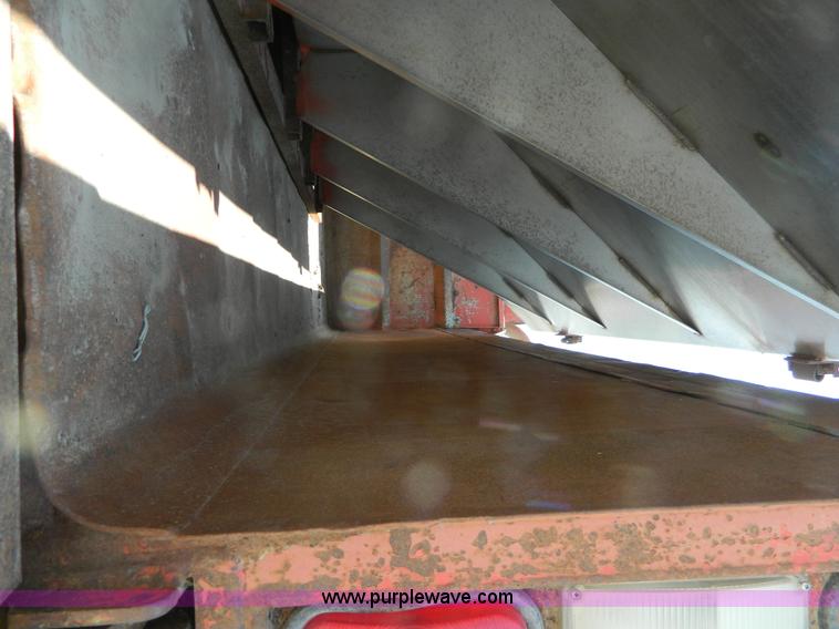 image for item G7928 1989 Ford L8000 dump truck