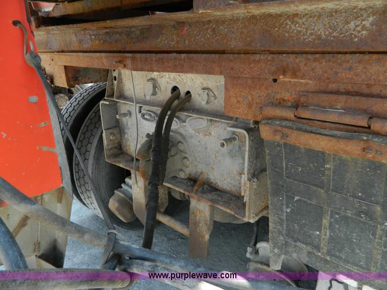 image for item G7928 1989 Ford L8000 dump truck