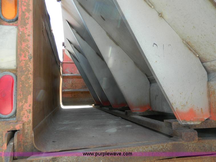 image for item G7928 1989 Ford L8000 dump truck