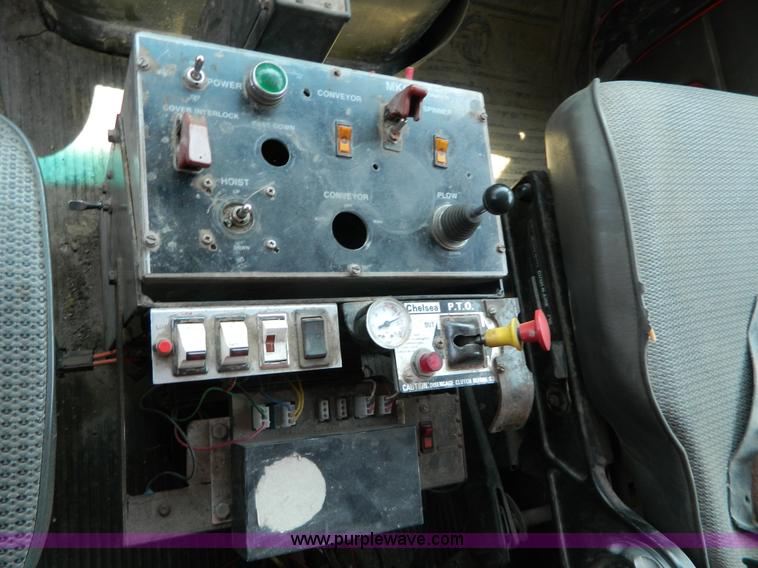 image for item G7928 1989 Ford L8000 dump truck