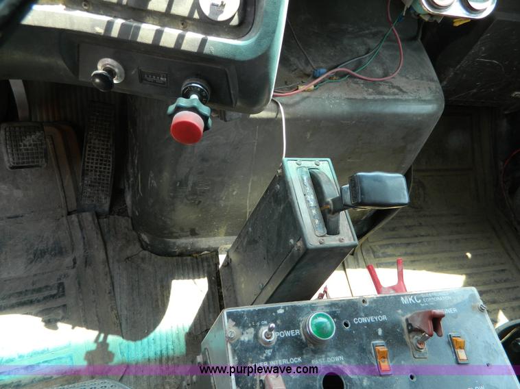 image for item G7928 1989 Ford L8000 dump truck