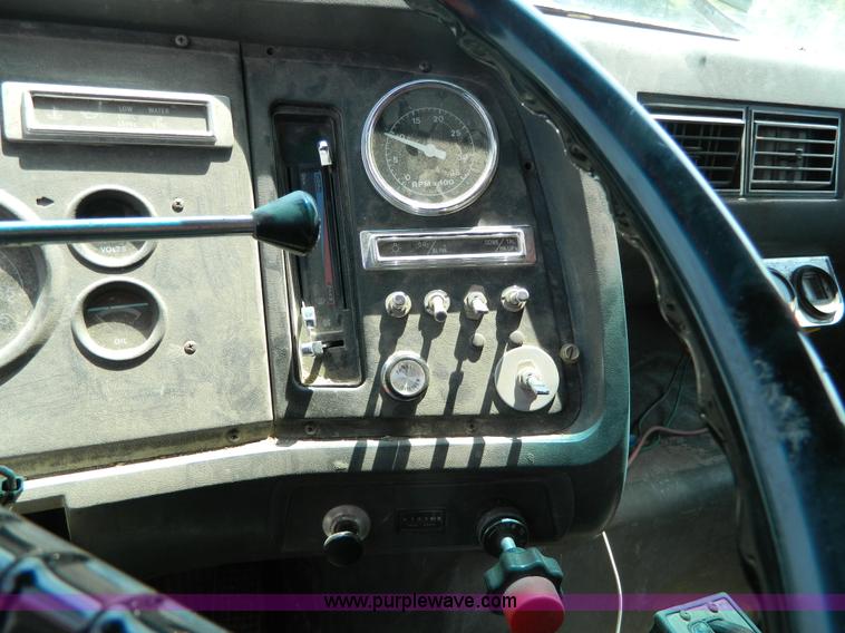 image for item G7928 1989 Ford L8000 dump truck