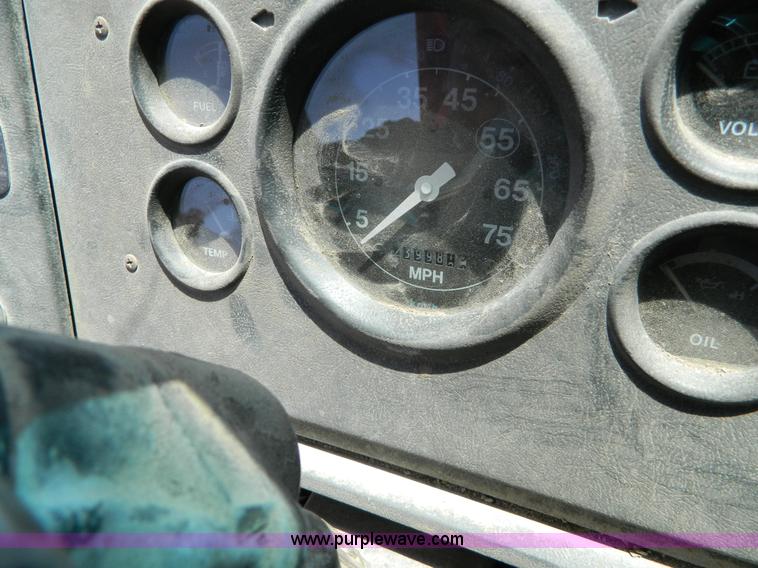 image for item G7928 1989 Ford L8000 dump truck