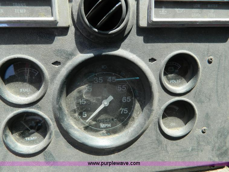 image for item G7928 1989 Ford L8000 dump truck