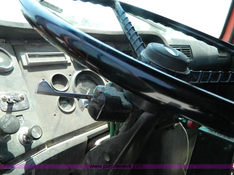 image for item G7928 1989 Ford L8000 dump truck