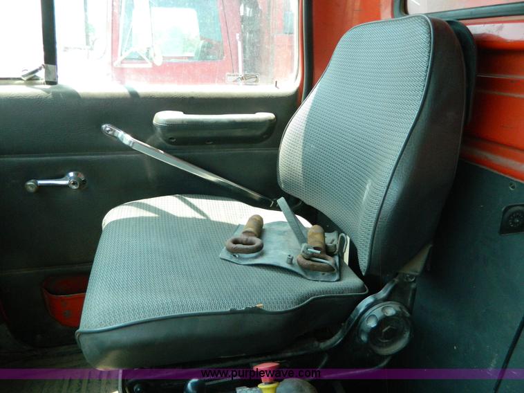 image for item G7928 1989 Ford L8000 dump truck