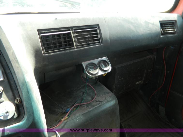 image for item G7928 1989 Ford L8000 dump truck