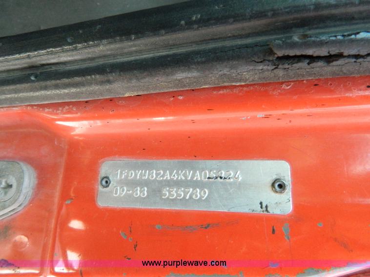 image for item G7928 1989 Ford L8000 dump truck