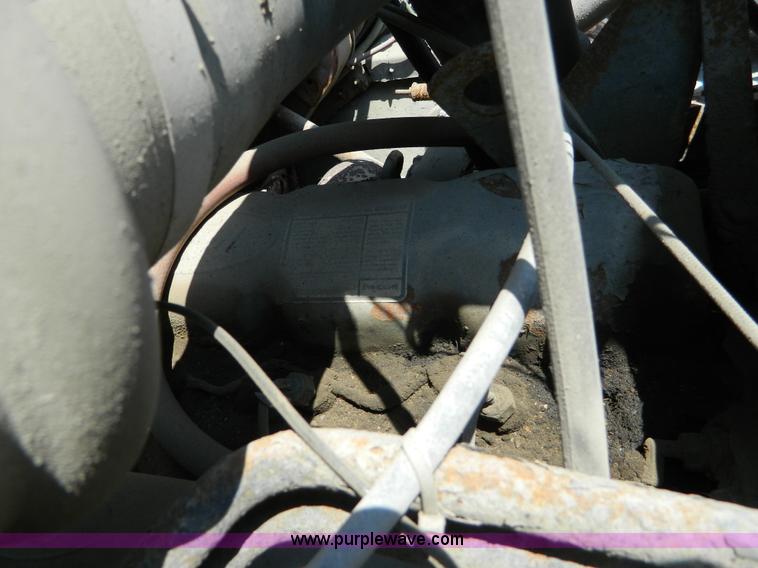 image for item G7928 1989 Ford L8000 dump truck