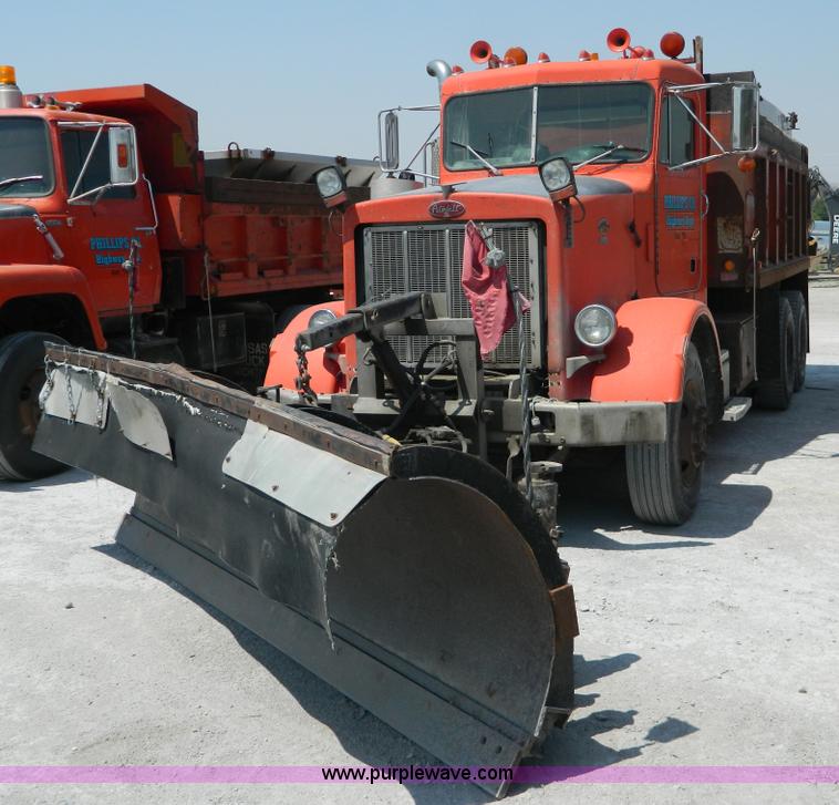 image for item G7929 1985 Peterbilt 349 dump truck