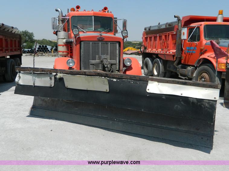 image for item G7929 1985 Peterbilt 349 dump truck