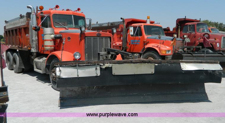 image for item G7929 1985 Peterbilt 349 dump truck