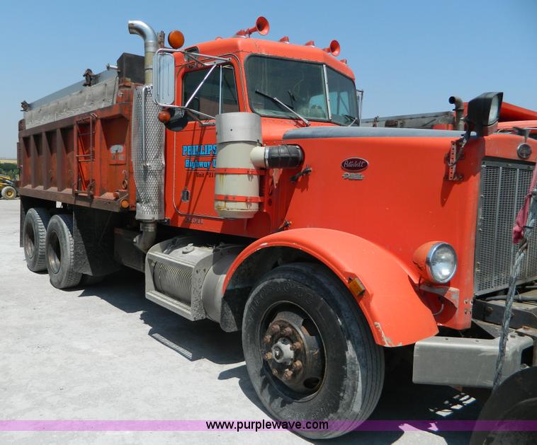 image for item G7929 1985 Peterbilt 349 dump truck
