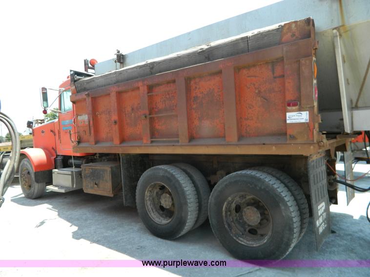 image for item G7929 1985 Peterbilt 349 dump truck