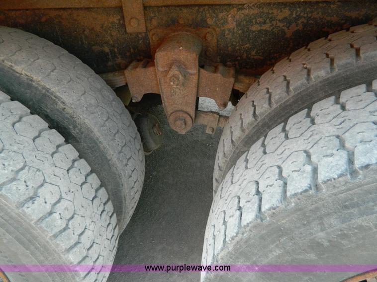 image for item G7929 1985 Peterbilt 349 dump truck