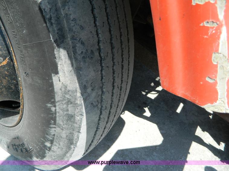 image for item G7929 1985 Peterbilt 349 dump truck