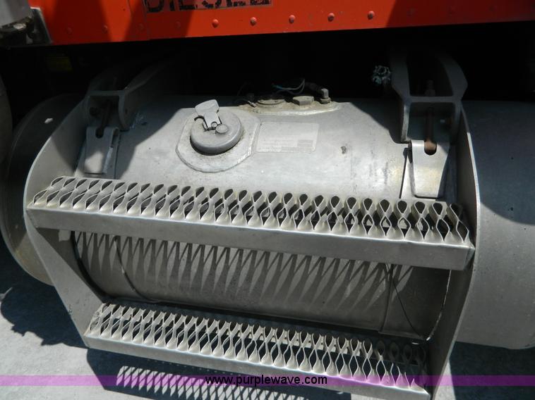 image for item G7929 1985 Peterbilt 349 dump truck