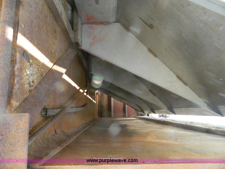 image for item G7929 1985 Peterbilt 349 dump truck