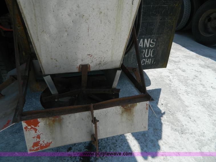 image for item G7929 1985 Peterbilt 349 dump truck