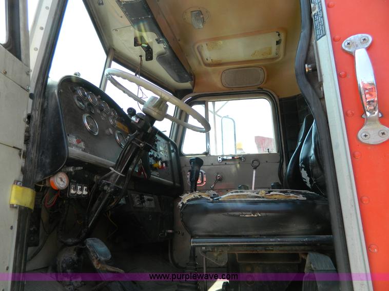 image for item G7929 1985 Peterbilt 349 dump truck