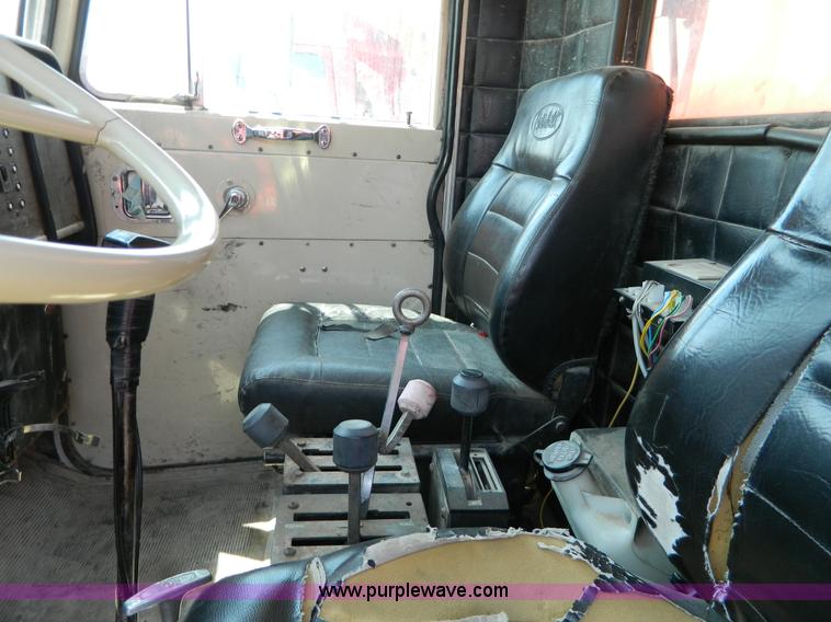 image for item G7929 1985 Peterbilt 349 dump truck