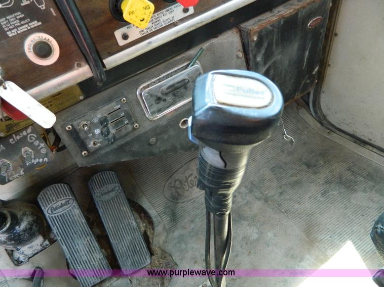 image for item G7929 1985 Peterbilt 349 dump truck