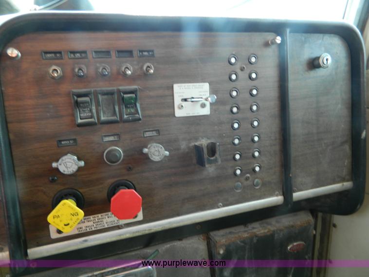 image for item G7929 1985 Peterbilt 349 dump truck