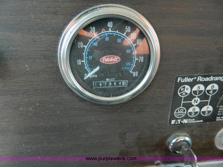 image for item G7929 1985 Peterbilt 349 dump truck