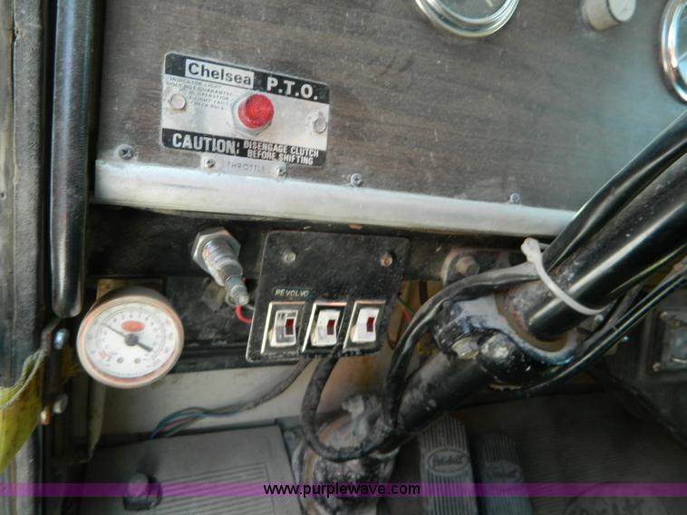 image for item G7929 1985 Peterbilt 349 dump truck