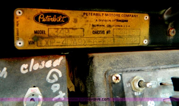 image for item G7929 1985 Peterbilt 349 dump truck