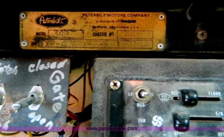 image for item G7929 1985 Peterbilt 349 dump truck