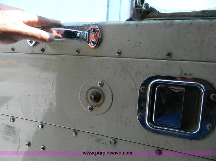 image for item G7929 1985 Peterbilt 349 dump truck