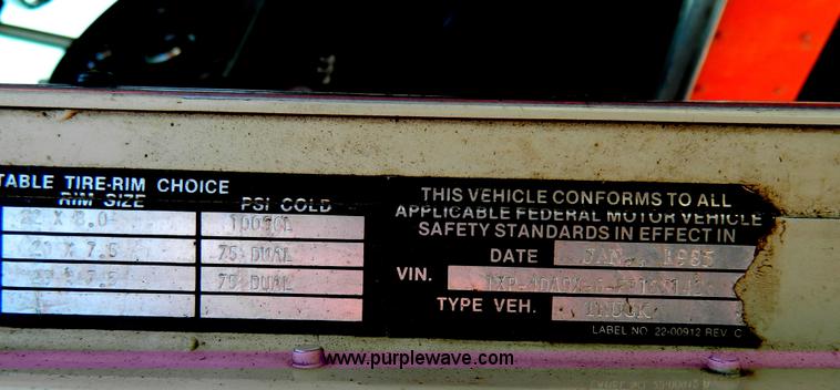 image for item G7929 1985 Peterbilt 349 dump truck