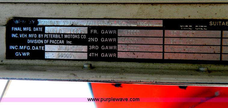 image for item G7929 1985 Peterbilt 349 dump truck