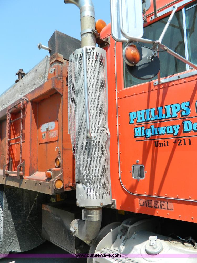 image for item G7929 1985 Peterbilt 349 dump truck