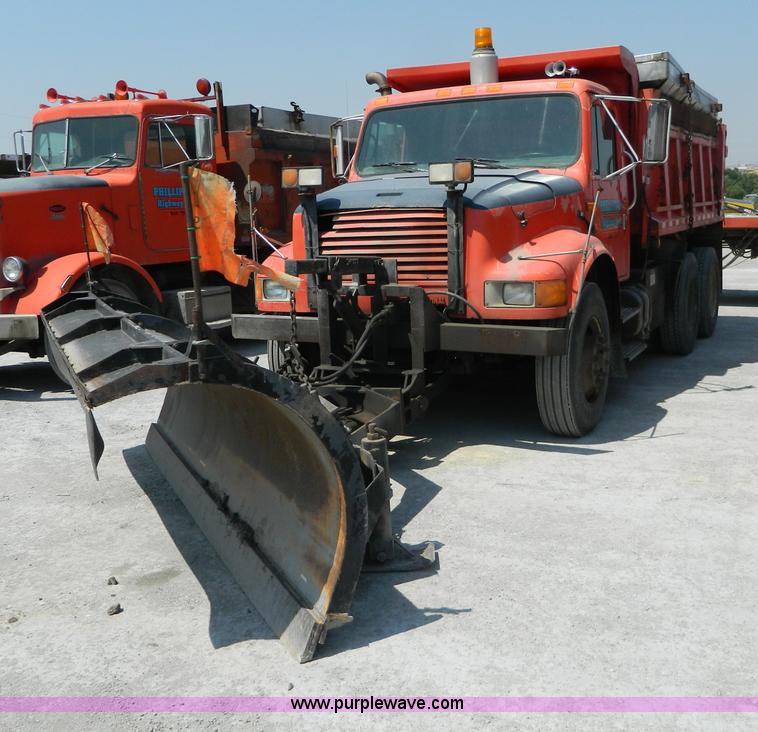 image for item G7930 1991 International 4900 dump truck